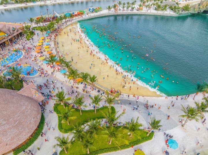 Si&#234;u quần thể đ&#244; thị biển của Vinhomes đ&#243;n gần 4 vạn kh&#225;ch trong 3 ng&#224;y nghỉ lễ - Ảnh 8