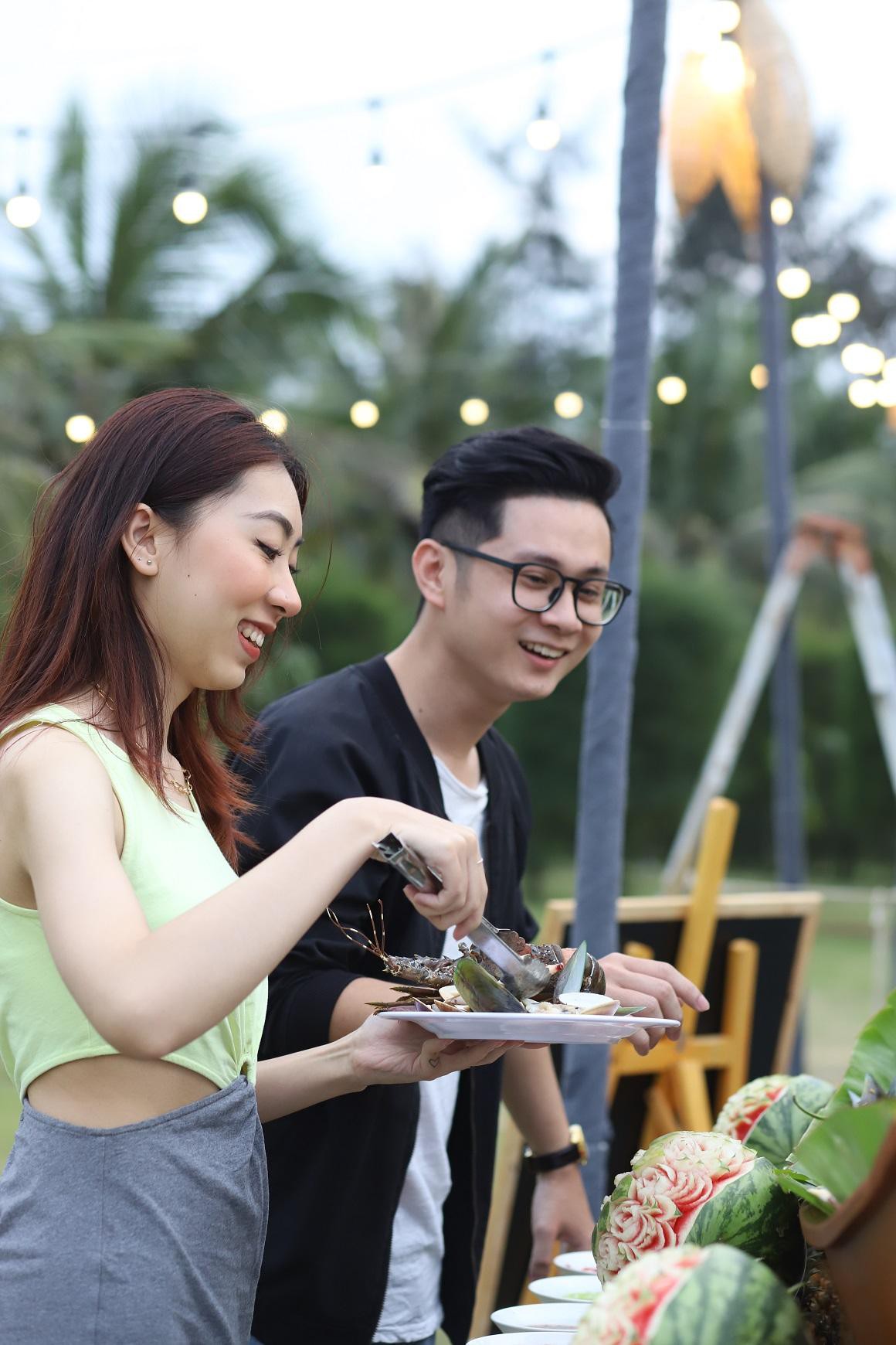 Cận cảnh qu&#225;n bar biển lộng gi&#243; vừa ra mắt tại Sầm Sơn, Quy Nhơn - Ảnh 7