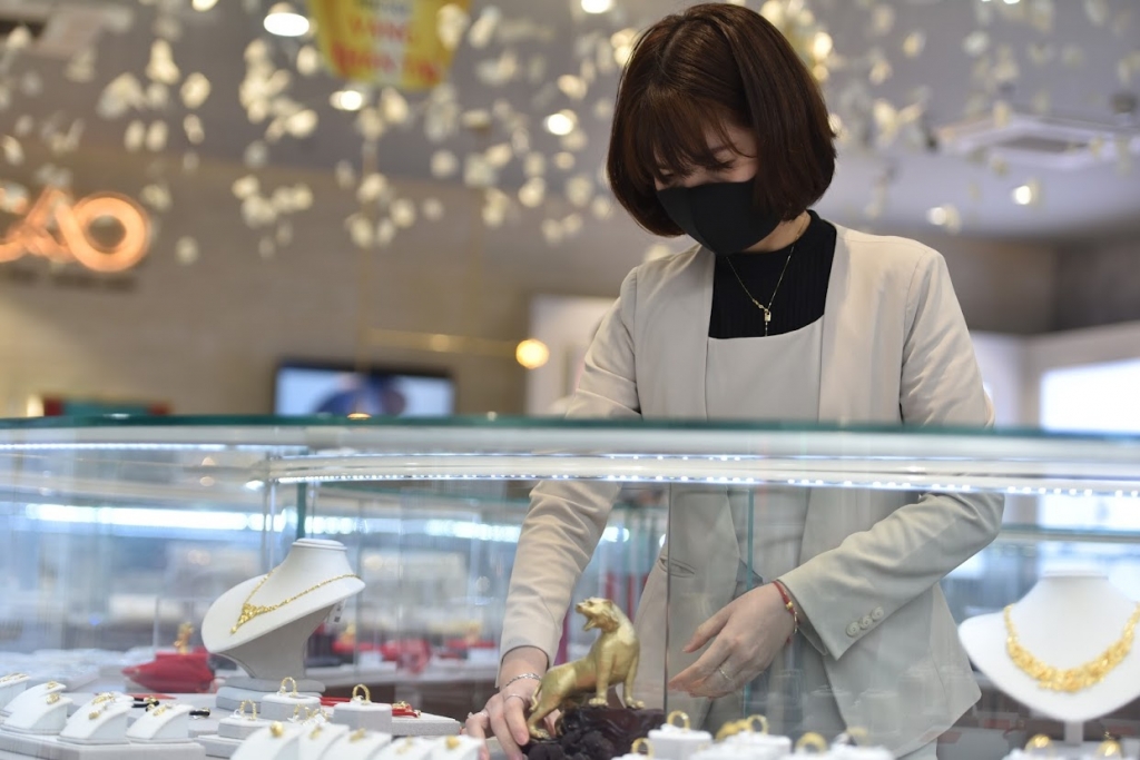 Gi&aacute; v&agrave;ng h&ocirc;m nay 8/5: V&agrave;ng thế giới tăng nhẹ so với c&aacute;c phi&ecirc;n trước đ&oacute;