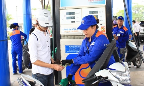 Cổ phiếu PLX tăng trần sau th&#244;ng tin về nh&#226;n sự - Ảnh 1