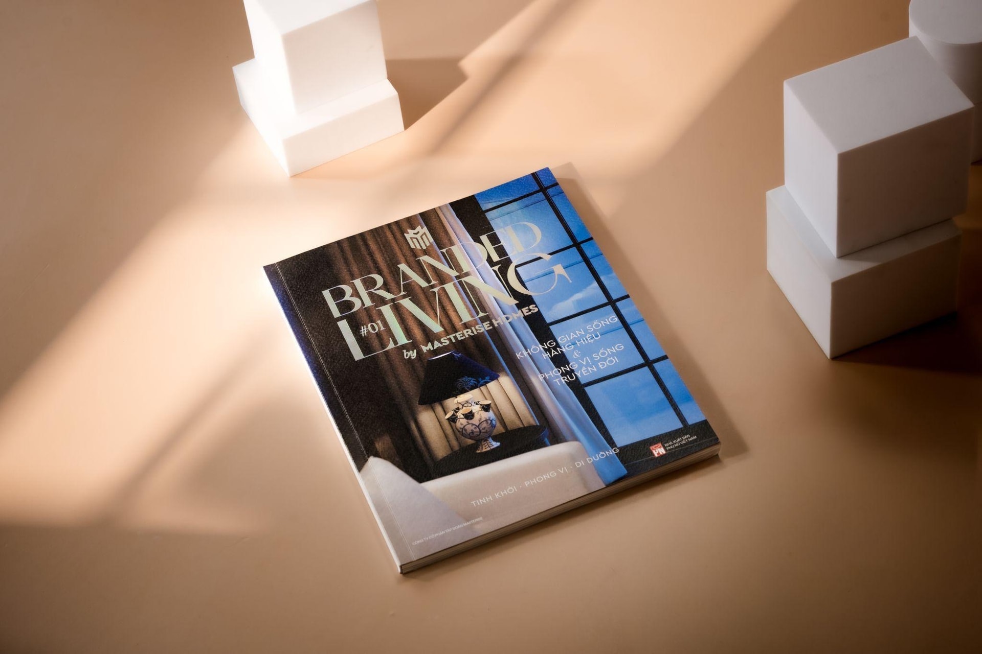 Branded Living Magazine đ&aacute;nh dấu bước tiếp nối trong h&agrave;nh tr&igrave;nh Masterise Homes chuyển dịch từ theo đuổi chuẩn mực sản phẩm sang định chuẩn sống h&agrave;ng hiệu.