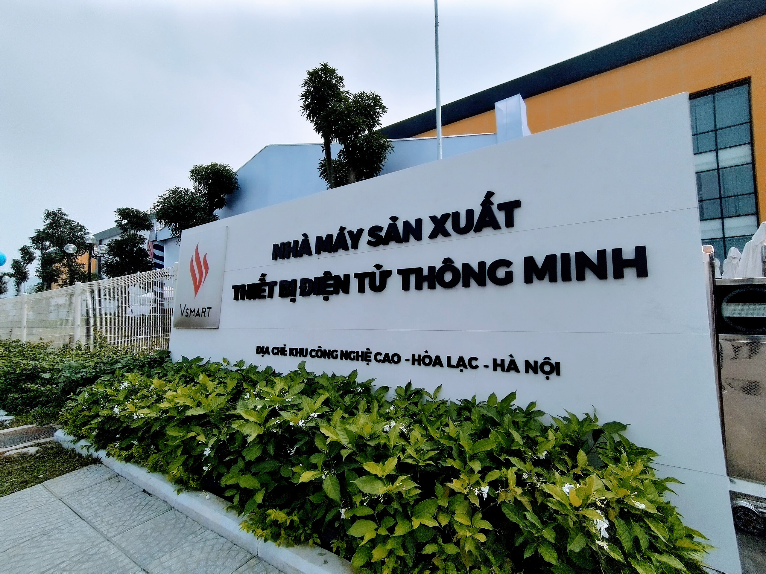 Sếp Vingroup lần đầu l&#234;n tiếng về việc dừng sản xuất smartphone: Quyết định n&#224;y kh&#244;ng bất ngờ - Ảnh 2