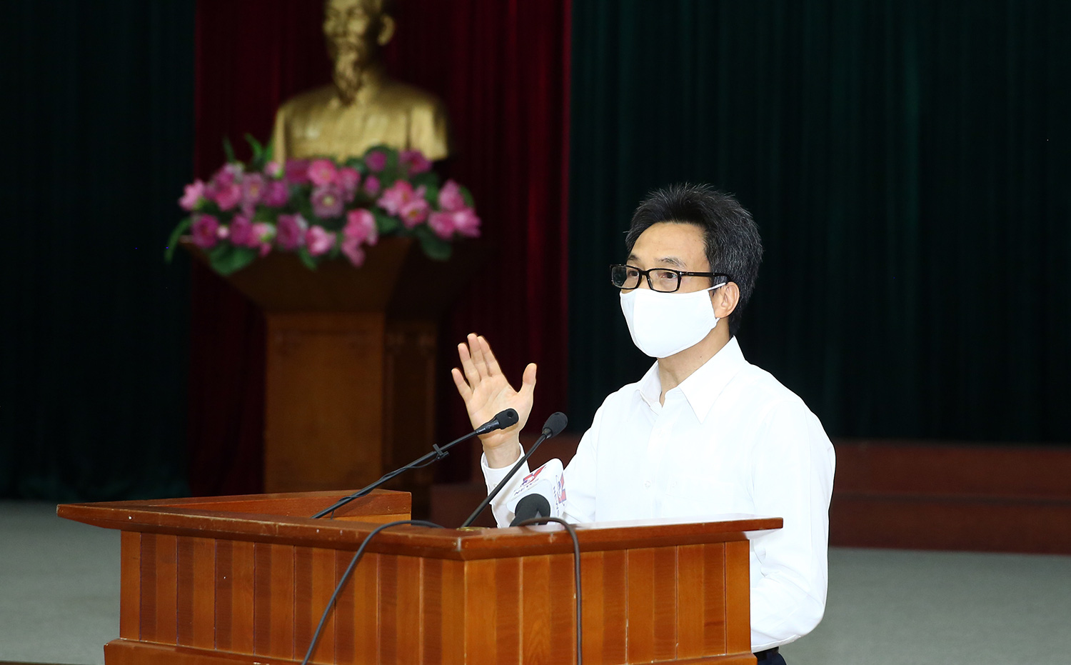 Ph&#243; Thủ tướng Vũ Đức Đam: Việt Nam đang l&#224; một trong những nước chống dịch tốt nhất thế giới - Ảnh 1