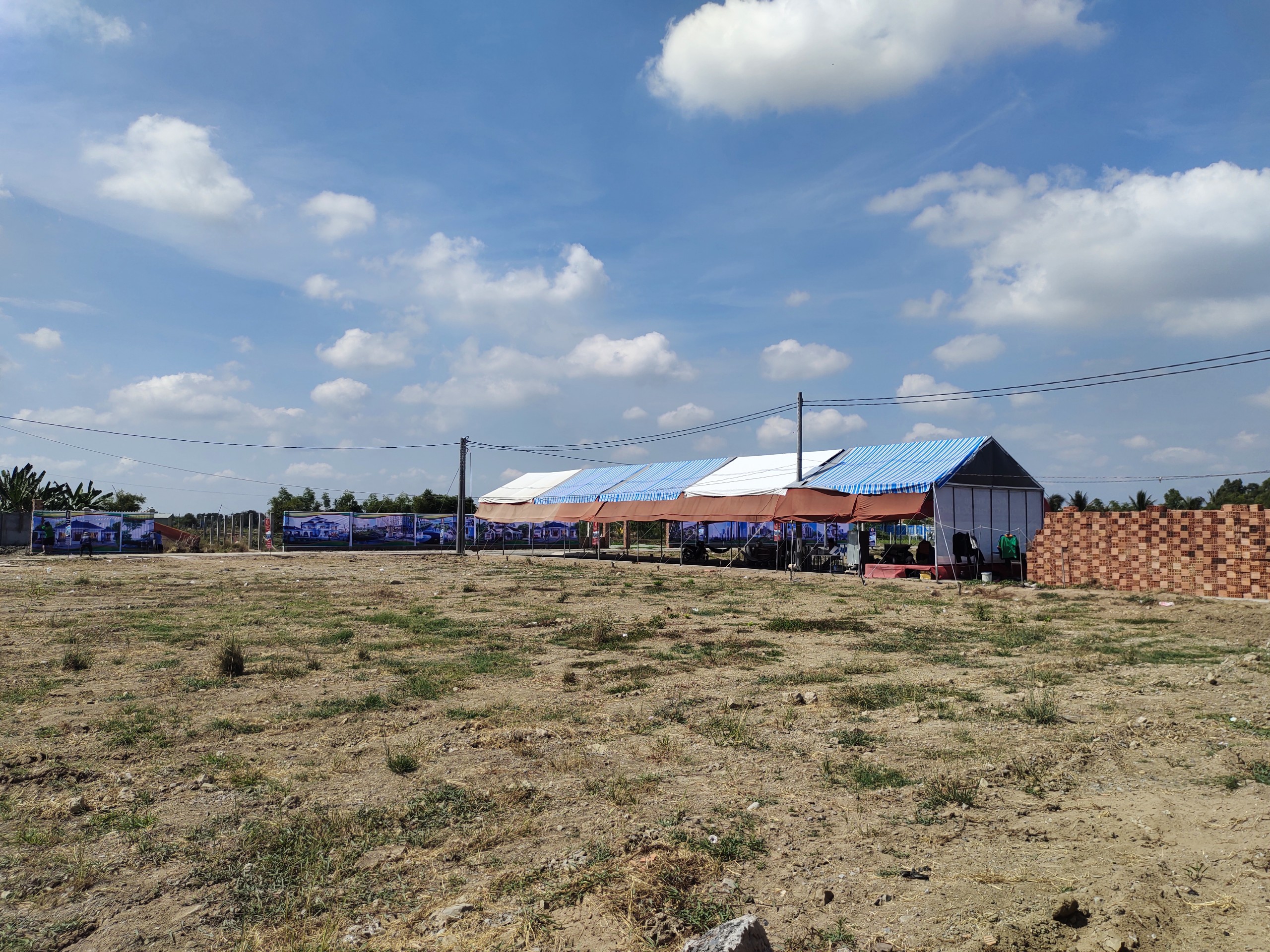 C&aacute;c s&agrave;n m&ocirc;i giới, tổ chức sự kiện thu tiền của kh&aacute;ch h&agrave;ng từ nhiều th&aacute;ng qua.