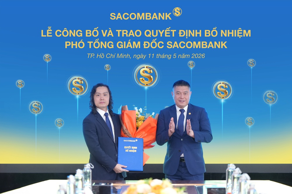 &Ocirc;ng Nguyễn Đức Thụy &ndash; Ph&oacute; Chủ tịch thường trực HĐQT trao Quyết định bổ nhiệm cho &ocirc;ng Lưu Danh Đức &ndash; Ph&oacute; Tổng Gi&aacute;m đốc.