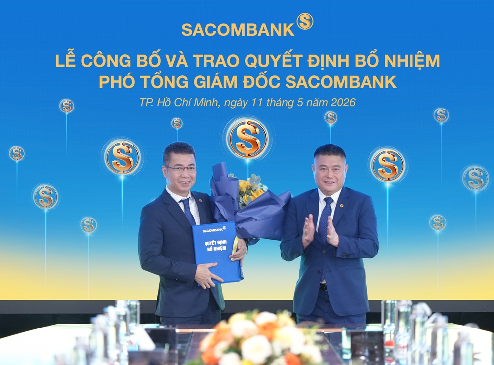 &Ocirc;ng Nguyễn Đức Thụy &ndash; Ph&oacute; Chủ tịch thường trực HĐQT trao Quyết định bổ nhiệm cho &ocirc;ng Nguyễn Ho&agrave;ng Hải &ndash; Ph&oacute; Tổng Gi&aacute;m đốc.