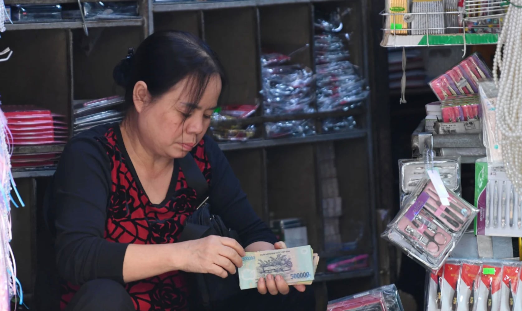 C&aacute;c vị chuy&ecirc;n gia đều cho rằng, h&agrave;ng triệu hộ kinh doanh đang chịu &aacute;p lực về tu&acirc;n thủ v&agrave; g&aacute;nh nặng chi ph&iacute; khi chuyển đổi m&ocirc; h&igrave;nh quản l&yacute; thuế.&nbsp;