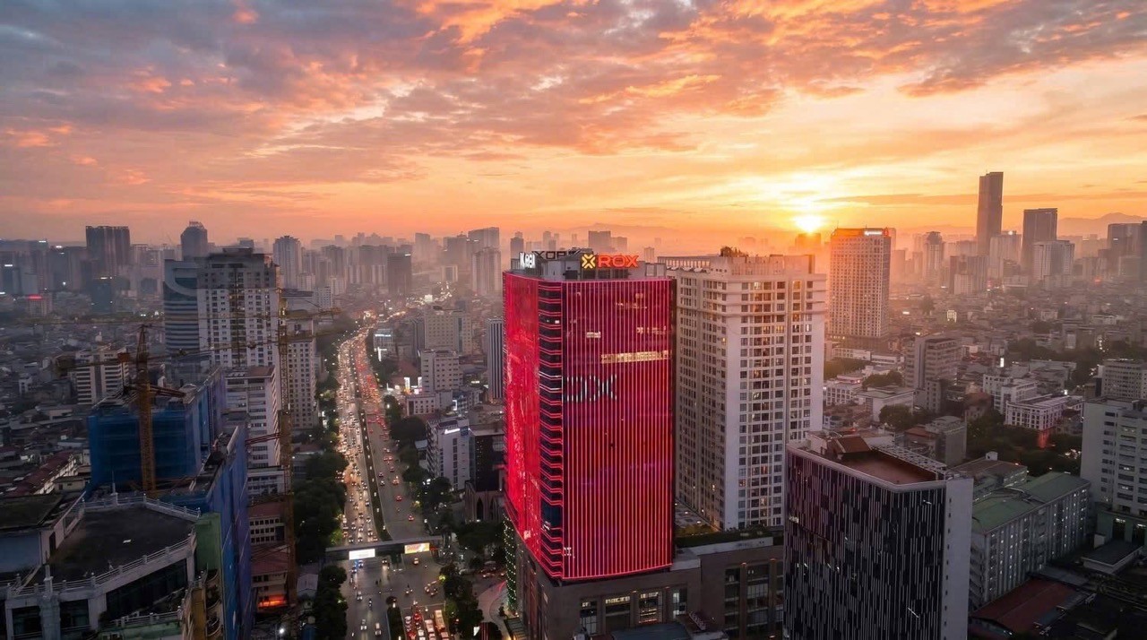 Khoảnh khắc đ&oacute;n b&igrave;nh minh trở th&agrave;nh biểu tượng cho tinh thần lu&ocirc;n hướng về ph&iacute;a trước