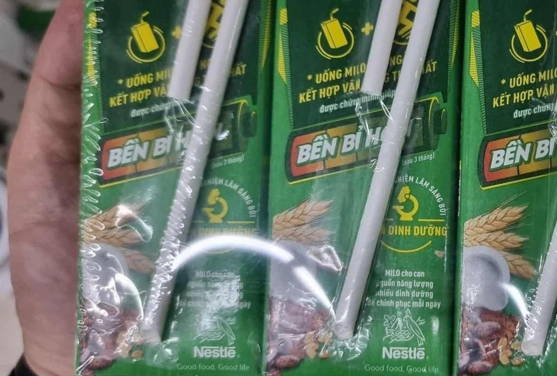 Viện Dinh dưỡng y&ecirc;u cầu Nestl&eacute; Việt Nam r&agrave; so&aacute;t lại việc gắn t&ecirc;n cơ quan n&agrave;y nội dung quảng c&aacute;o l&ecirc;n bao b&igrave; hộp sữa l&uacute;a mạch Nestl&eacute; Milo uống liền.