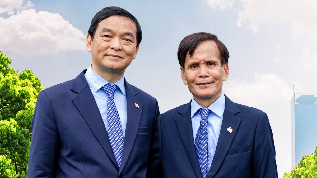 &Ocirc;ng L&ecirc; Viết Hải (tr&aacute;i) v&agrave; &ocirc;ng Nguyễn C&ocirc;ng Ph&uacute; (phải).