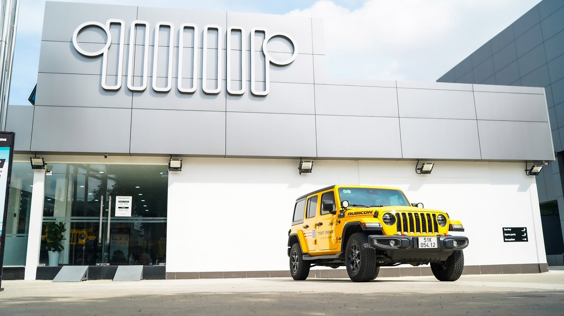 Hoạt động của nh&agrave; ph&acirc;n phối Jeep Vietnam Automobiles gần như ngừng trệ trước khi về tay chủ mới.