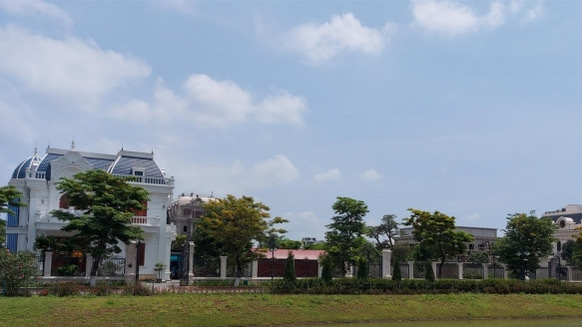 Dự &aacute;n Khu đ&ocirc; thị Đ&ocirc;ng Hải c&oacute; 56 l&ocirc; nh&agrave; ở liền kề v&agrave; 5 l&ocirc; biệt thự vi phạm thiết kế x&acirc;y dựng.