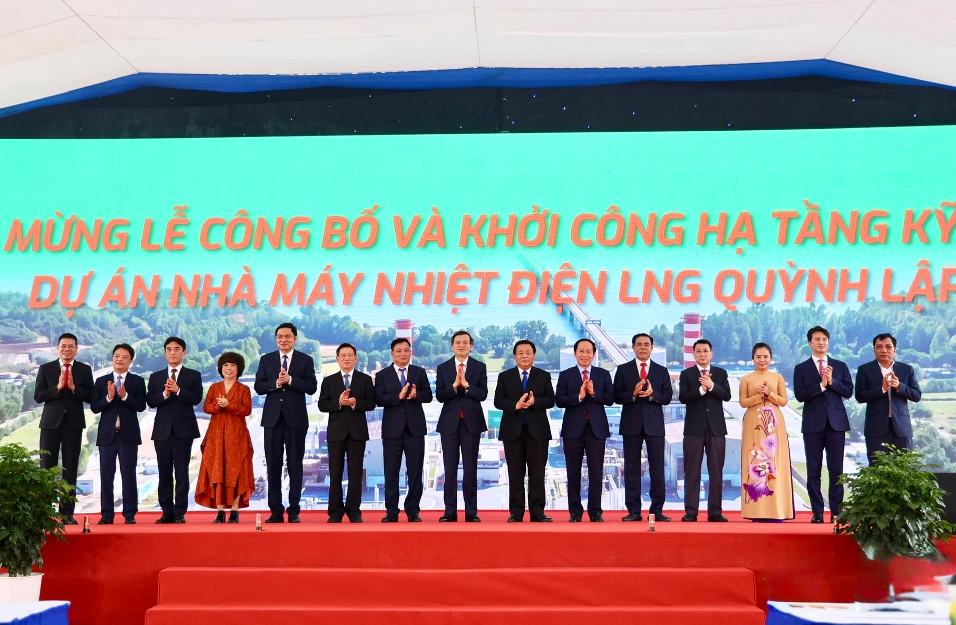 Lễ khởi c&ocirc;ng hạ tầng kỹ thuật Dự &aacute;n LNG Quỳnh Lập với sự tham dự của l&atilde;nh đạo Trung ương, địa phương v&agrave; c&aacute;c nh&agrave; đầu tư.