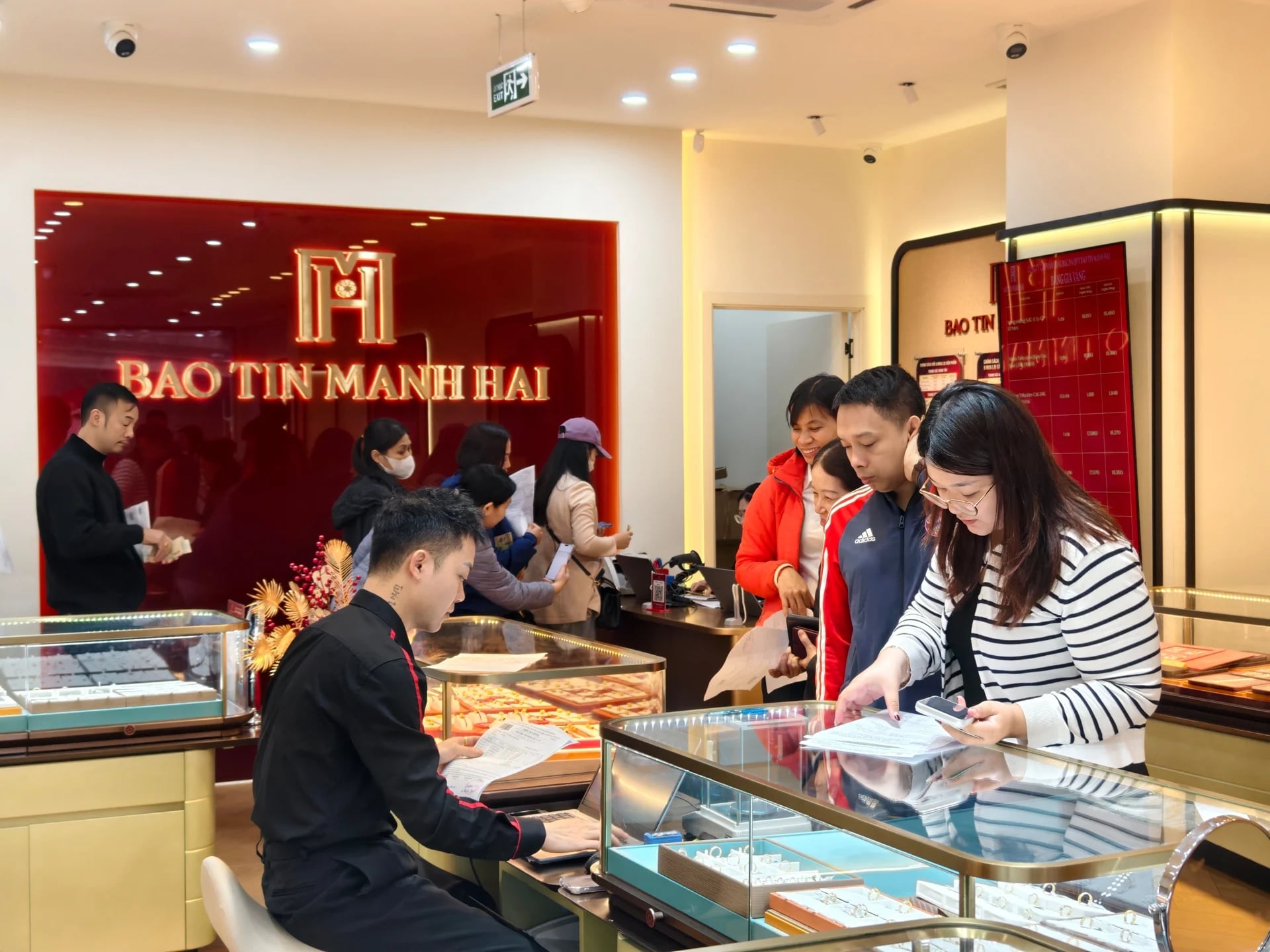 Giá vàng hôm nay 19/5: Tăng nhẹ, thăm dò biến động lãi suất - Ảnh 1