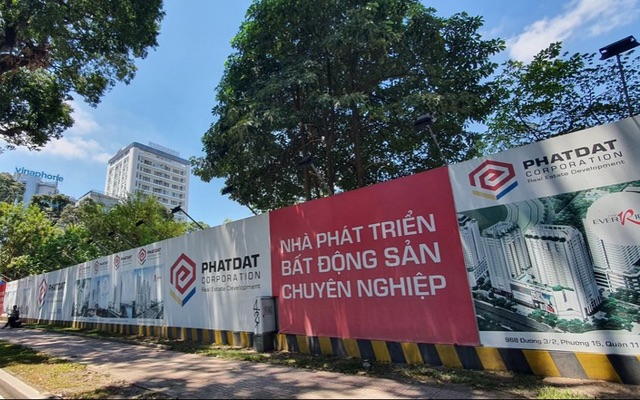 BĐS Ph&aacute;t Đạt dự kiến ch&agrave;o b&aacute;n gần 200 triệu cổ phiếu gi&aacute; 10.000 đồng để huy động gần 2.000 tỷ đồng, phục vụ M&amp;A v&agrave; ph&aacute;t triển dự &aacute;n tại Đ&agrave; Nẵng, Tp.HCM.