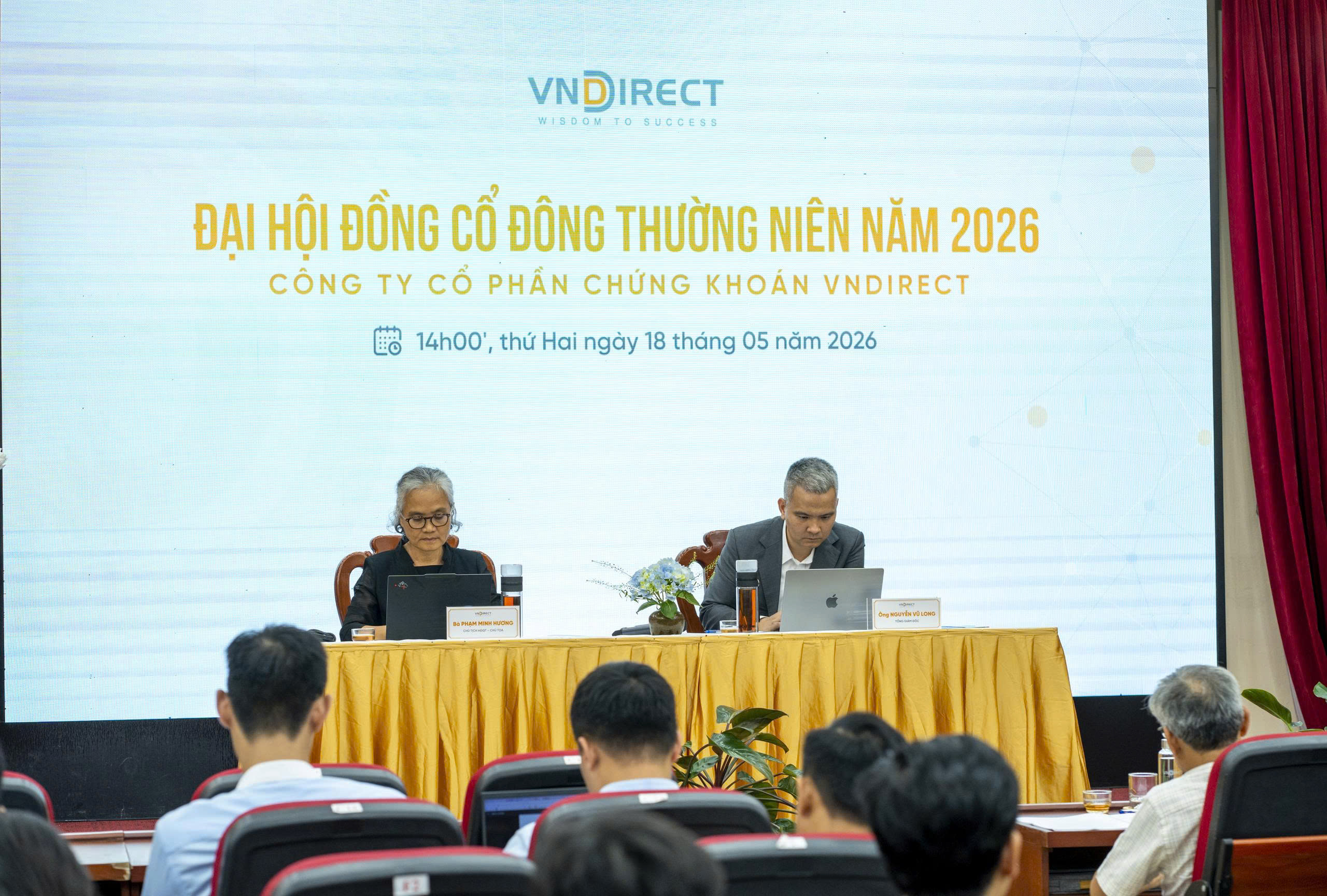 "N&oacute;ng" c&acirc;u chuyện tr&aacute;i phiếu Trung Nam tại Đại hội của VNDirect.