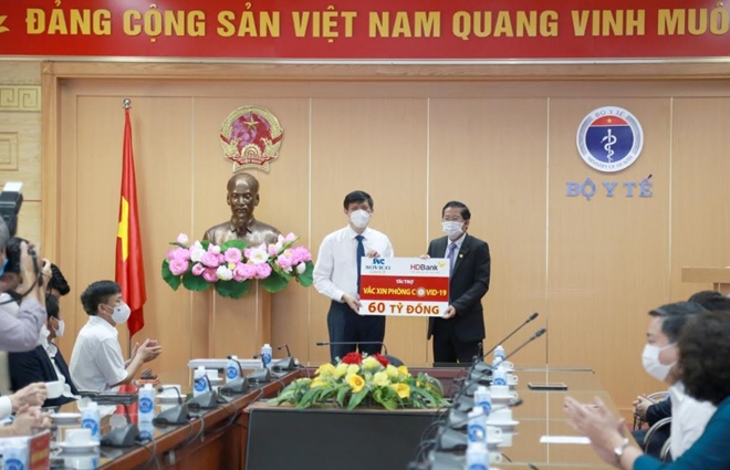 Sovico Group và HDBank ủng hộ 60 tỷ đồng cho chương trình vaccine phòng COVID-19 - Ảnh 1