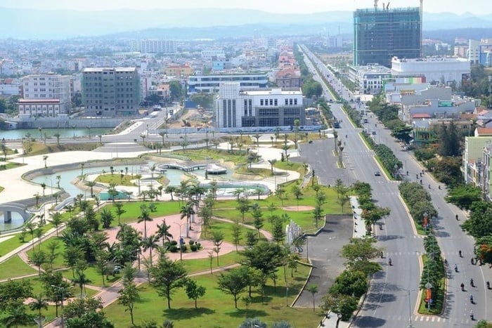 Thị trường bất động sản trầm lắng khiến nhiều s&agrave;n giao dịch ở Ph&uacute; Y&ecirc;n phải đ&oacute;ng cửa.