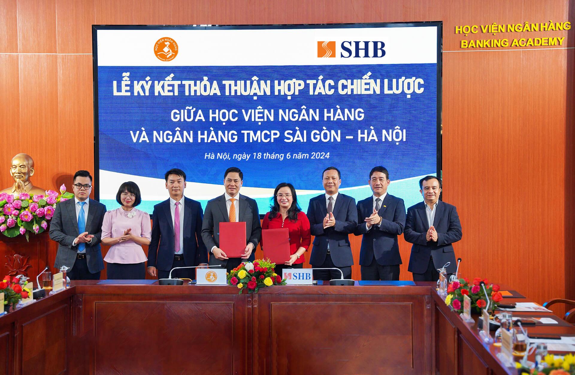 SHB l&#224; “Ng&#226;n h&#224;ng Tốt nhất cho Kh&#225;ch h&#224;ng Khu vực c&#244;ng” năm 2025 tại Việt Nam - Ảnh 4