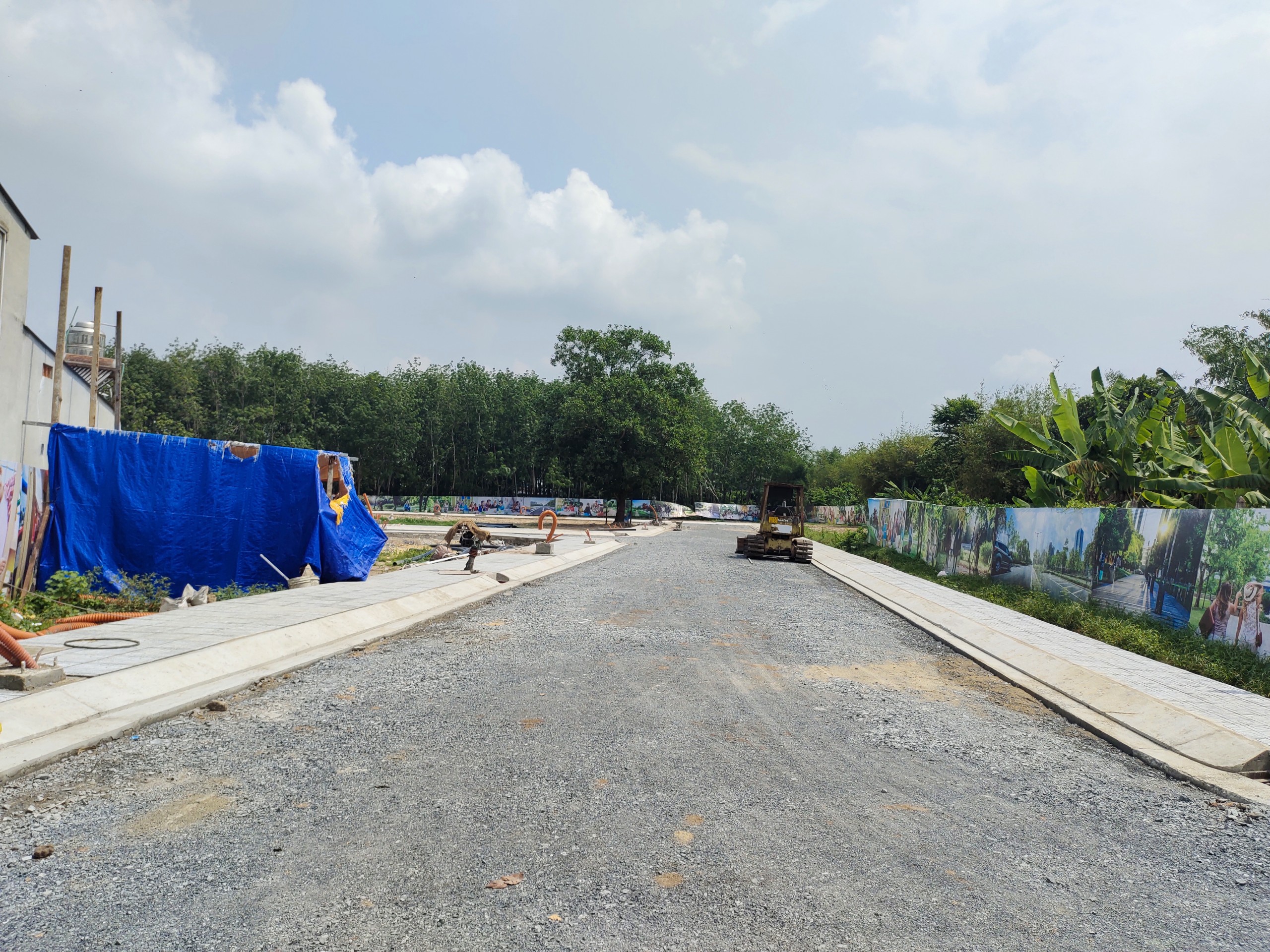 Khu đất đang trong qu&aacute; tr&igrave;nh x&acirc;y dựng cơ sở hạ tầng.