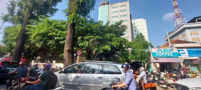 Địa chỉ 33 L&ecirc; Qu&yacute; Đ&ocirc;n, phường V&otilde; Thị S&aacute;u, quận 3 kh&ocirc;ng c&oacute; bảng hiệu hay th&ocirc;ng tin n&agrave;o để nhận biết C&ocirc;ng ty Cổ phần Ngọc Sương.