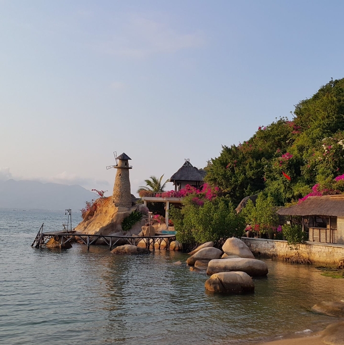 Khoản nợ của C&ocirc;ng ty Cổ phần Ngọc Sương c&oacute; t&agrave;i sản đảm bảo gồm 4 quyền sử dụng đất, gồm c&aacute;c thửa số: 01, 02, 03, 04 tại khu B&atilde;i Lao, th&ocirc;n B&igrave;nh Lập, x&atilde; Cam Lập, Tp.Cam Ranh, tỉnh Kh&aacute;nh H&ograve;a).