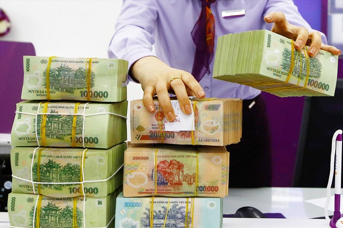 Ng&acirc;n h&agrave;ng sẽ bị xử l&yacute; nếu để xảy ra t&igrave;nh trạng&nbsp;trốn tr&aacute;nh, chậm xử l&yacute;, từ chối thực hiện cơ cấu lại thời hạn trả nợ v&agrave; giữ nguy&ecirc;n nh&oacute;m nợ đối với kh&aacute;ch h&agrave;ng đủ điều kiện. Ảnh: Lao động