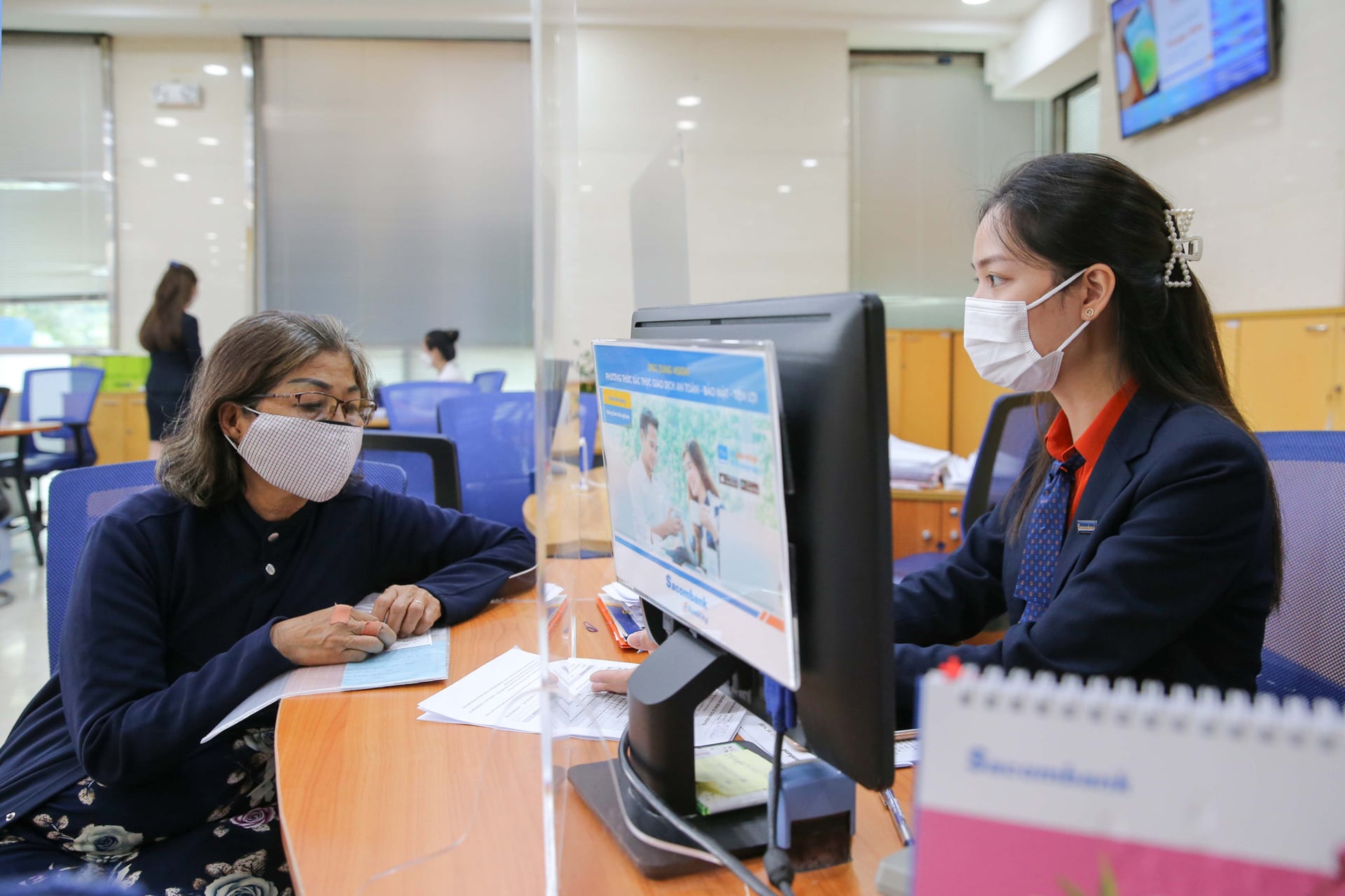 Bộ Tài chính bỏ yêu cầu ngân hàng cung cấp thông tin tài khoản cho cơ quan thuế - Ảnh 1