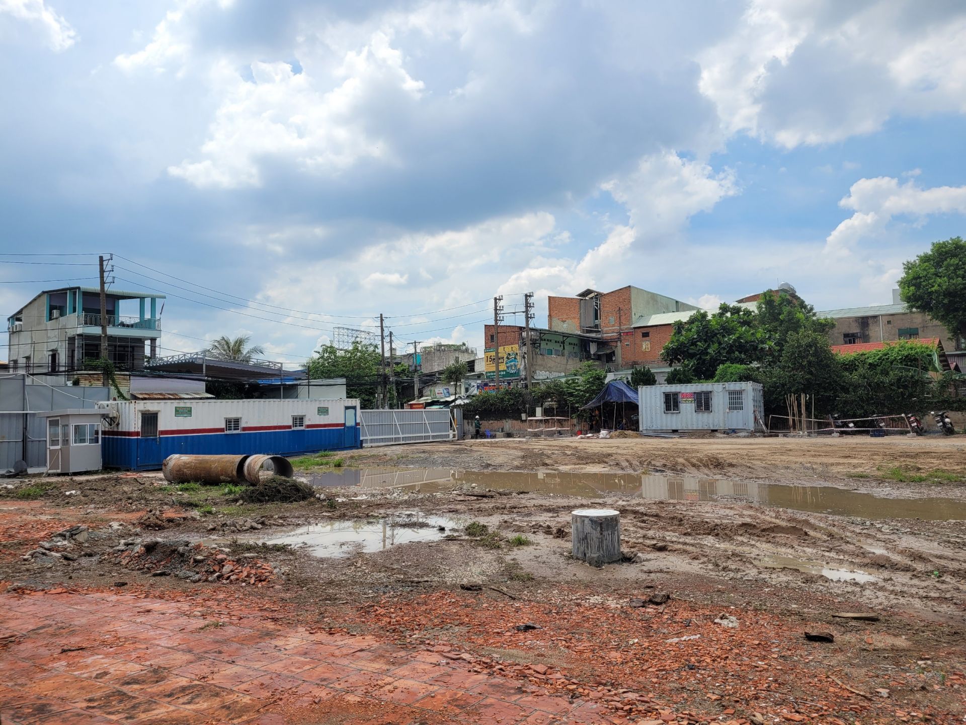 Dự &aacute;n vẫn đang l&agrave; một b&atilde;i đất trống (ảnh chụp giữa th&aacute;ng 5/2022)