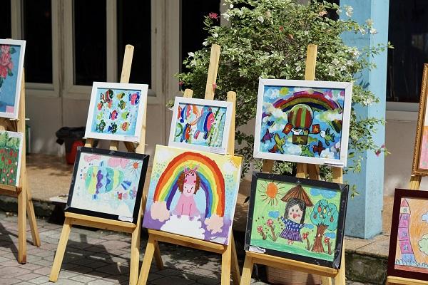 Trao giải cuộc thi vẽ tranh “sắc m&#224;u tuổi thơ” lần thứ nhất - Ảnh 1