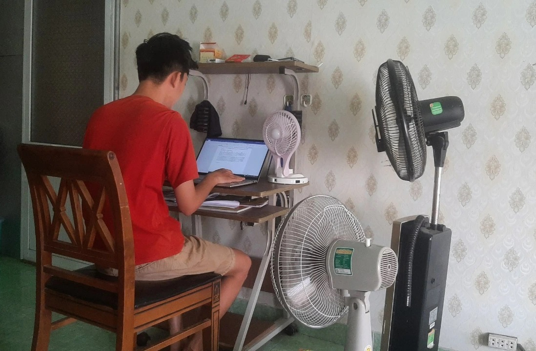 Nhu cầu sử dụng quạt m&aacute;y, điều h&ograve;a của người d&acirc;n tăng cao trong m&ugrave;a nắng n&oacute;ng.