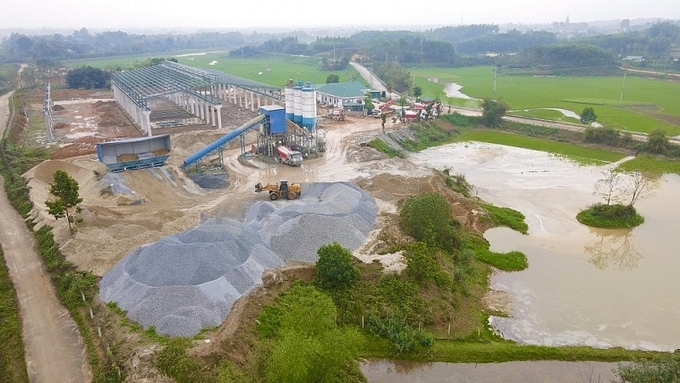 Đổ thải tr&aacute;i quy định, C&ocirc;ng ty Thượng Long bị xử phạt 200 triệu đồng.