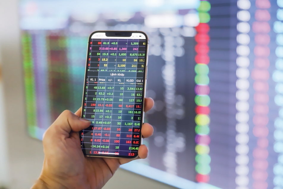 Theo ADB, đối với thị trường chứng kho&aacute;n dự b&aacute;o sẽ c&oacute; những điều chỉnh cần thiết, đi v&agrave;o ổn định hơn, l&agrave;nh mạnh hơn