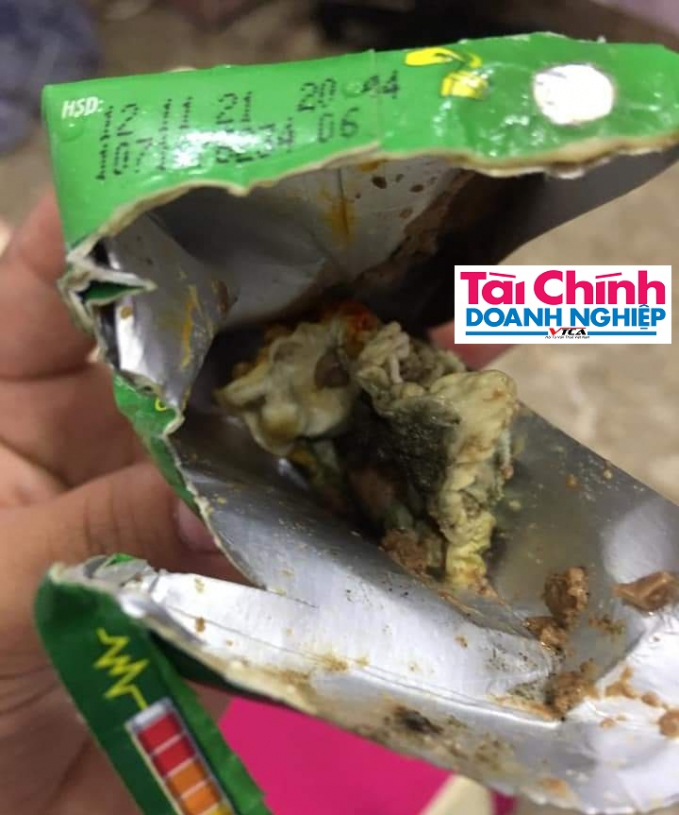 Khách hàng tá hỏa phát hiện trong hộp sữa Milo có dị vật lạ giống giấy, dai như cao su - Ảnh 1