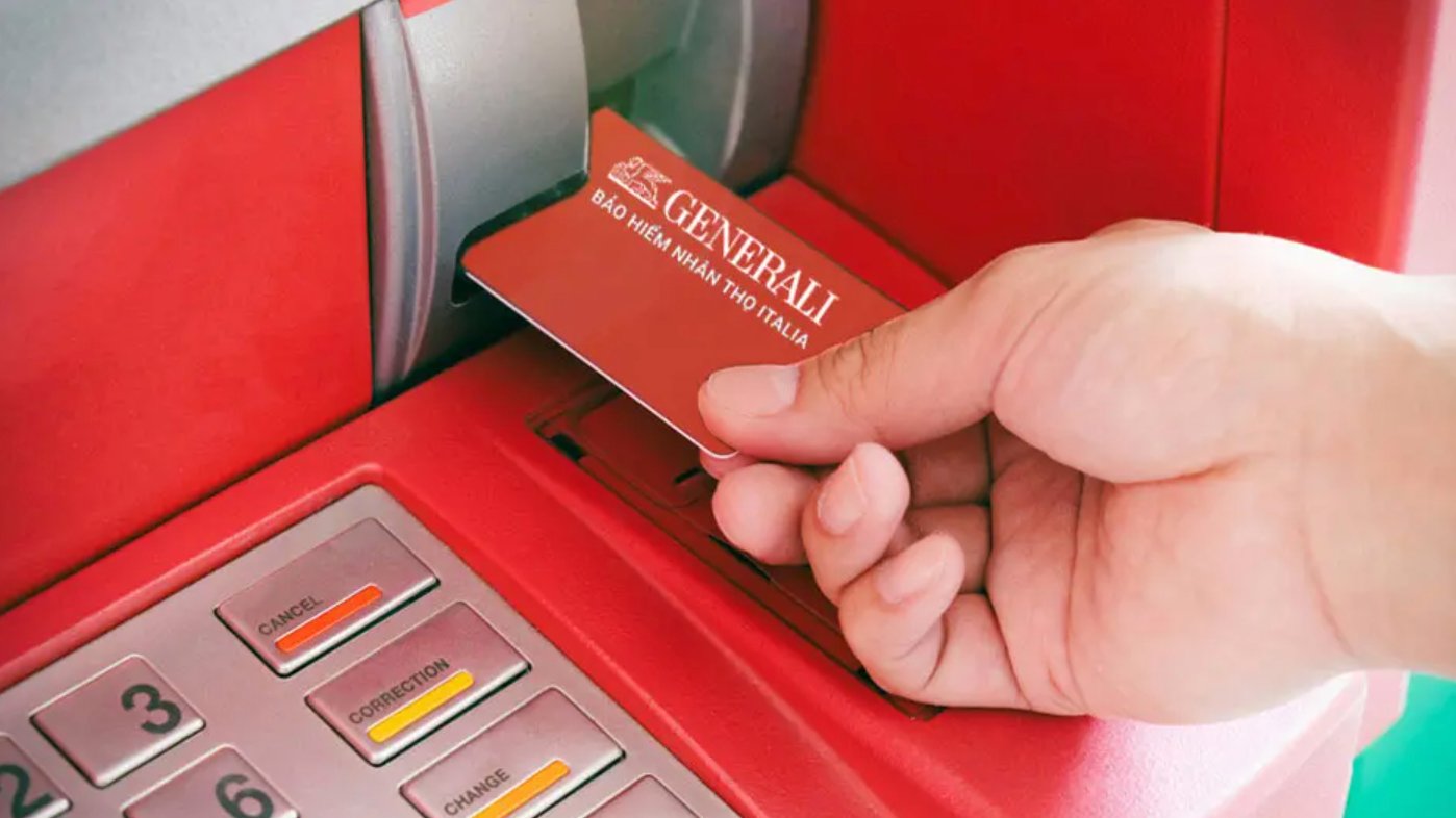 C&aacute;c năm đầu việc r&uacute;t tiền từ bảo hiểm gần như "mất trắng"