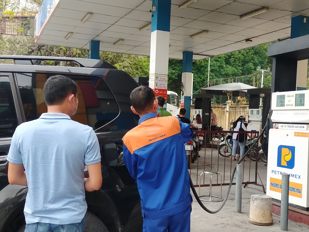 Gi&aacute; xăng dầu h&ocirc;m nay 30/5: Gi&aacute; xăng dầu thế giới v&agrave; trong nước tiếp tục tăng kỷ lục? (Ảnh: Việt Ho&agrave;ng)