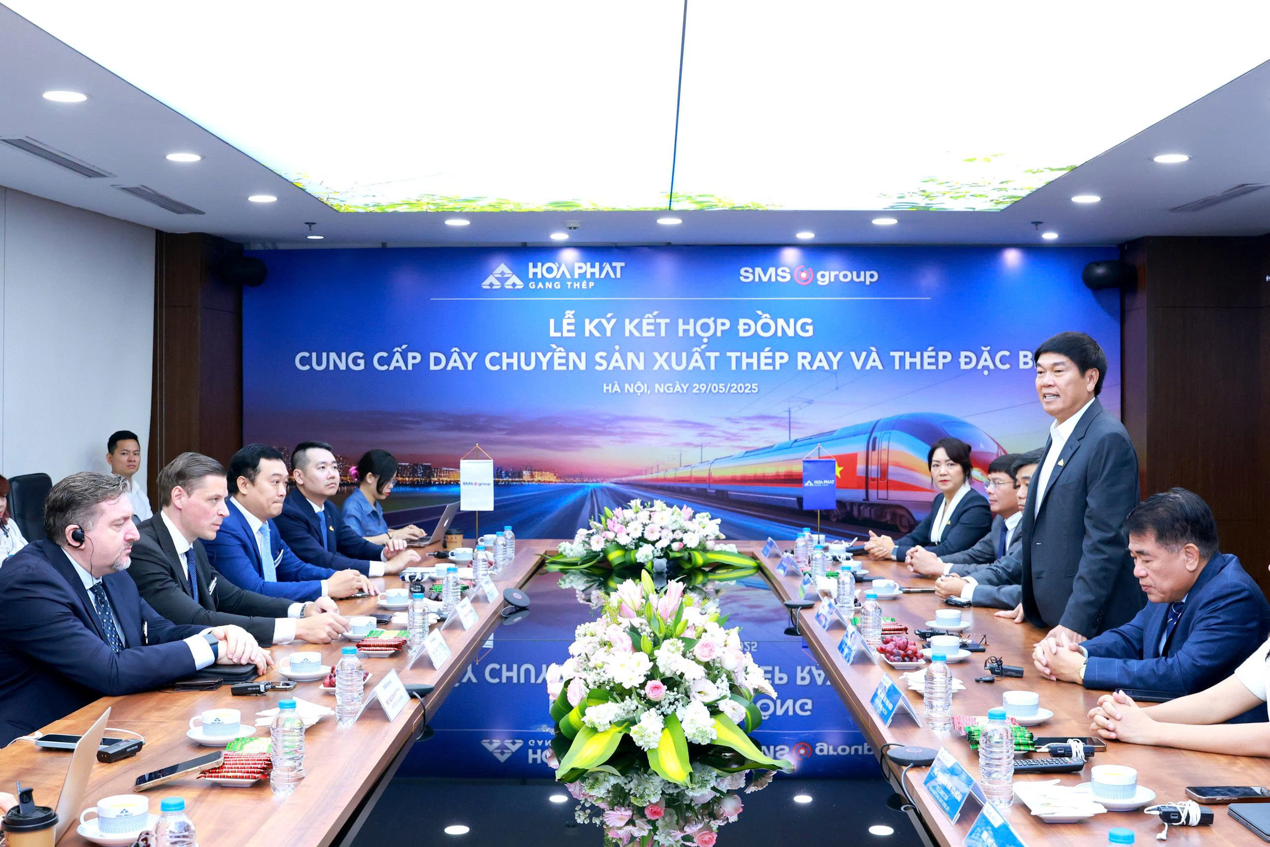 Với truyền thống v&agrave; kinh nghiệm hơn 30 năm, H&ograve;a Ph&aacute;t ho&agrave;n to&agrave;n tự tin sản xuất, cung cấp tất cả c&aacute;c sản phẩm th&eacute;p, đặc biệt l&agrave; ray cho dự &aacute;n đường sắt tốc độ cao, đảm bảo chất lượng chuẩn quốc tế, gi&aacute; th&agrave;nh cạnh tranh v&agrave; đ&uacute;ng tiến độ. &nbsp;