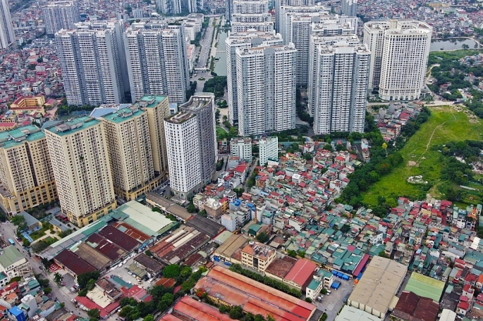 Ngay từ khi được c&ocirc;ng bố, đề xuất căn hộ chung cư c&oacute; thời hạn 50-70 năm đ&atilde; thu h&uacute;t sự quan t&acirc;m mạnh mẽ của người d&acirc;n v&agrave; thị trường bất động sản bởi những vướng mắc chưa c&oacute; lời giải r&otilde; r&agrave;ng