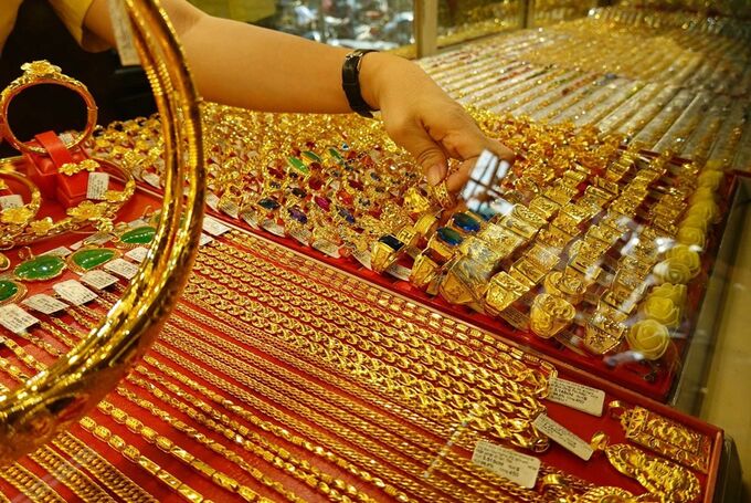Gi&aacute; v&agrave;ng thế giới v&agrave; trong nước c&ugrave;ng đi ngang. (ảnh minh họa)