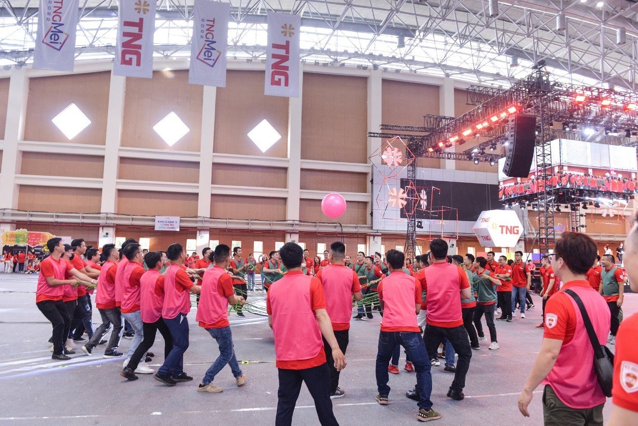 CBNV h&agrave;o hứng tham gia c&aacute;c hoạt động gi&uacute;p tăng cường tương t&aacute;c