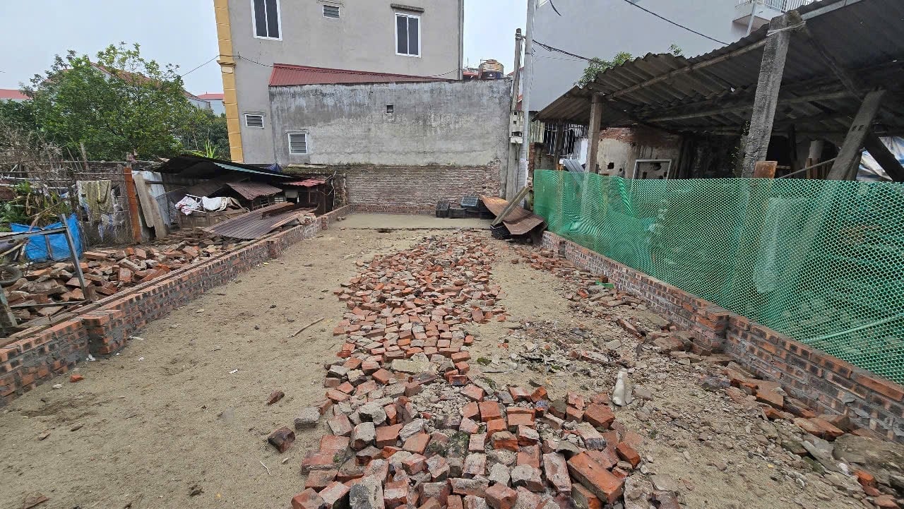 Nhiều l&ocirc; trong ng&otilde; s&acirc;u, rao b&aacute;n gi&aacute; &ldquo;tr&ecirc;n trời&rdquo;&nbsp;