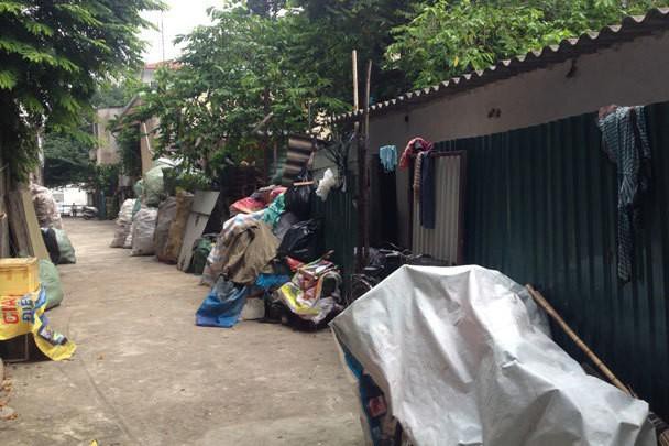 Dự &aacute;n Khu nh&agrave; ở văn ph&ograve;ng l&agrave;m việc tại khu vực hồ An Dương "treo" hơn 30 năm khiến nhiều hộ d&acirc;n kh&ocirc;ng được cải tạo, x&acirc;y dựng v&igrave; nằm trong diện quy hoạch của dự &aacute;n.