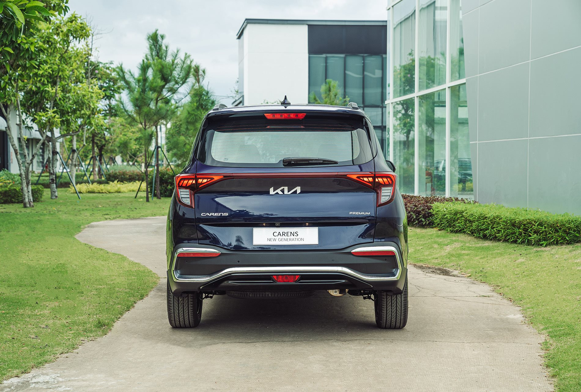 Kia Carens c&oacute; lợi thế cạnh tranh nhờ thiết kế hiện đại, nhiều phi&ecirc;n bản để người d&ugrave;ng lựa chọn ở c&aacute;c tầm gi&aacute; kh&aacute;c nhau.