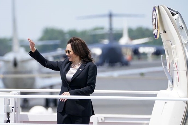 Chuy&#234;n cơ chở ph&#243; tổng thống Mỹ phải quay đầu ngay sau khi cất c&#225;nh - Ảnh 1