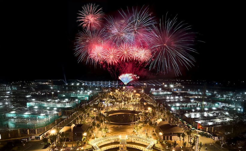 &ldquo;Bản Giao hưởng Đảo Xanh&rdquo; l&agrave; show diễn đầu ti&ecirc;n tại Việt Nam được Guinness c&ocirc;ng nhận hai kỷ lục thế giới