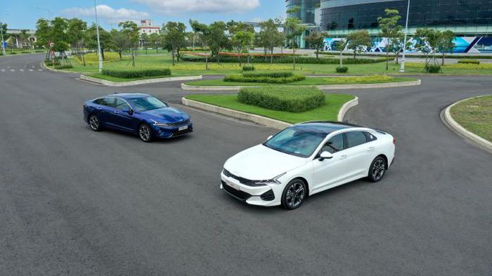 Thaco tung c&#249;ng l&#250;c 3 phi&#234;n bản kh&#225;c nhau của Kia K5 với gi&#225; từ 869 triệu đồng - Ảnh 1