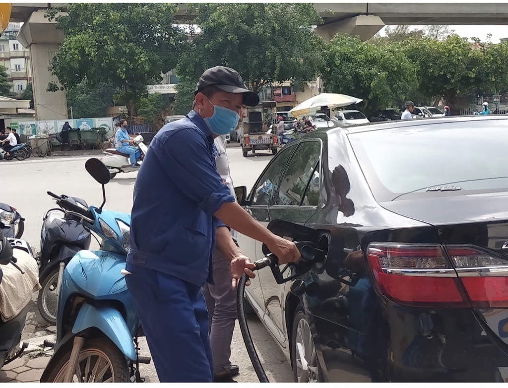 Gi&aacute; dầu thế giới tăng mạnh, gi&aacute; xăng dầu trong nước c&oacute; thể lại tăng? (Ảnh: Việt Ho&agrave;ng)