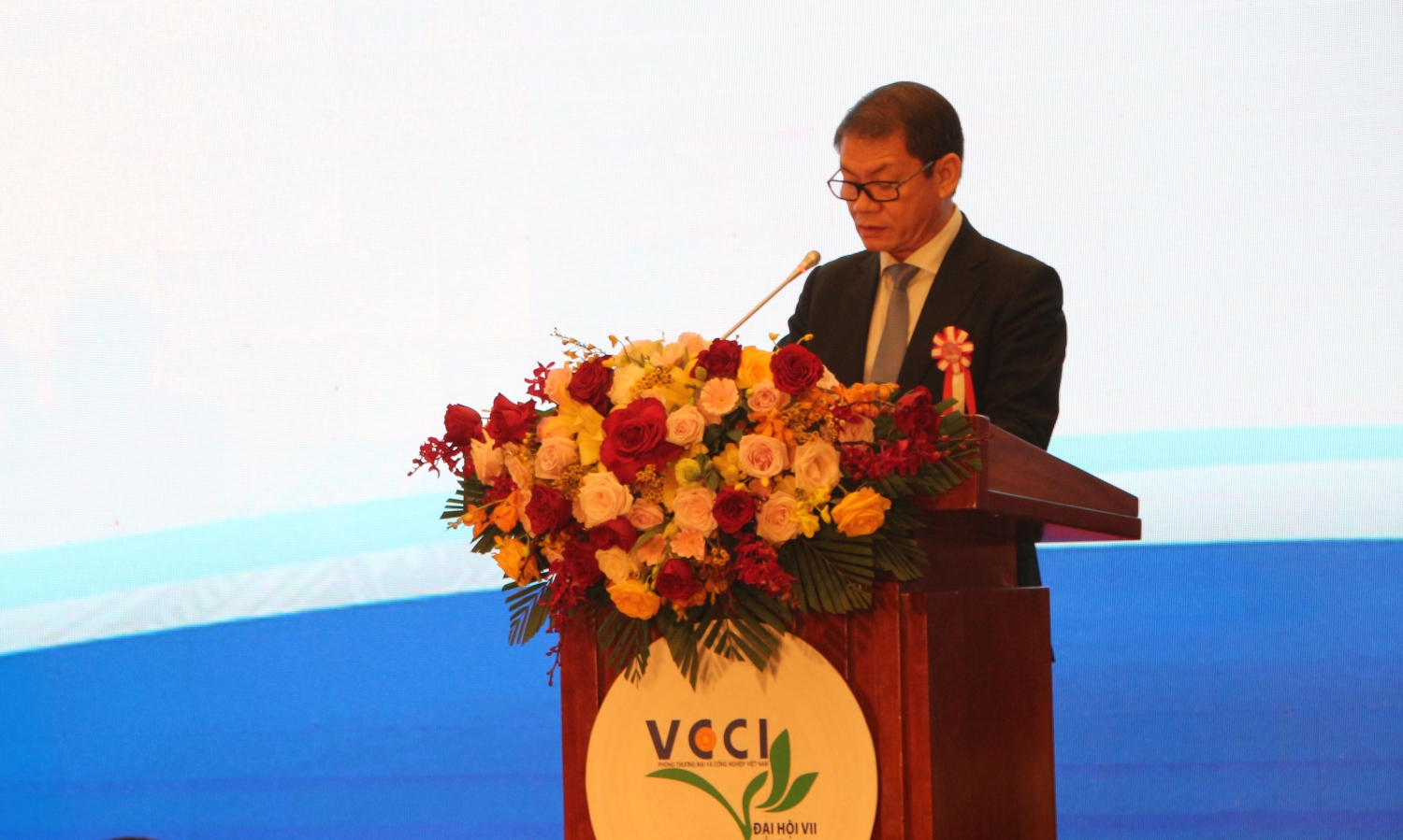 &Ocirc;ng Trần B&aacute; Dương - Chủ tịch HĐQT C&ocirc;ng ty CP Tập đo&agrave;n Trường Hải được bầu l&agrave;m Ph&oacute; Chủ tịch kh&ocirc;ng chuy&ecirc;n tr&aacute;ch VCCI