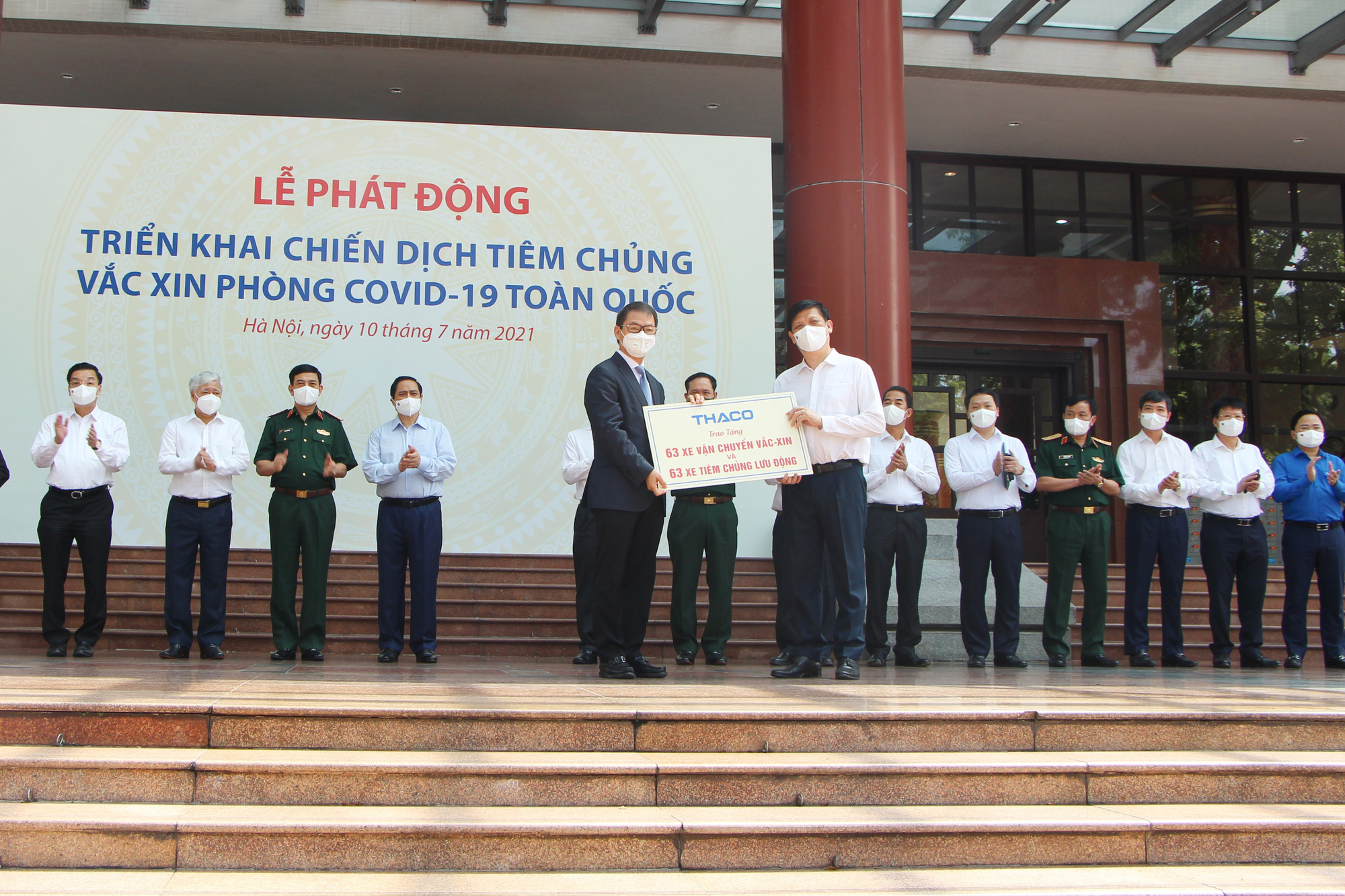 THACO trao tặng 126 xe chuy&ecirc;n dụng vận chuyển vắc xin v&agrave; phục vụ ti&ecirc;m chủng lưu động trị gi&aacute; 150 tỷ đồng &nbsp;