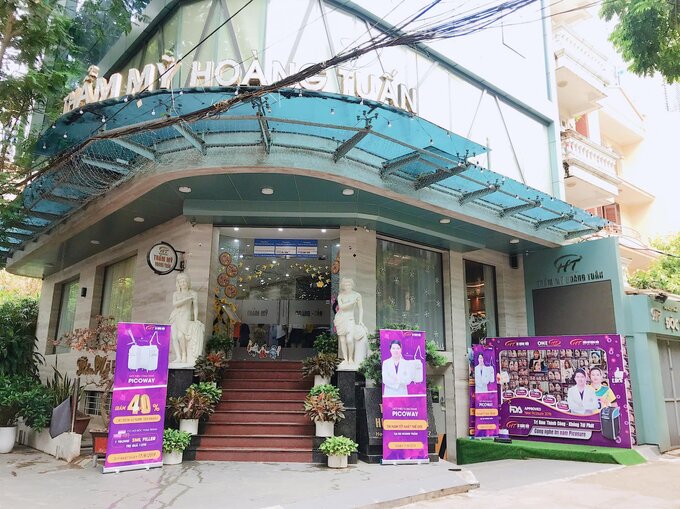 Ph&ograve;ng kh&aacute;m chuy&ecirc;n khoa phẫu thuật thẩm mỹ Ho&agrave;ng Tuấn bị xử phạt do vi phạm quảng c&aacute;o.